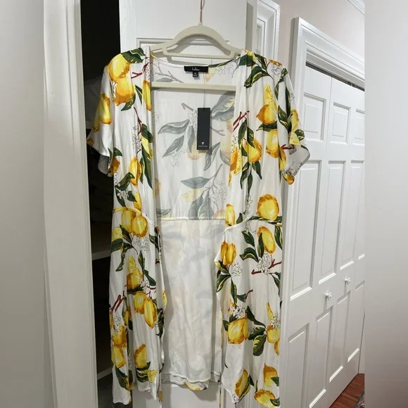 Lulu's NWT Floral Lemon Print Wrap Dress - Picture 6 of 7